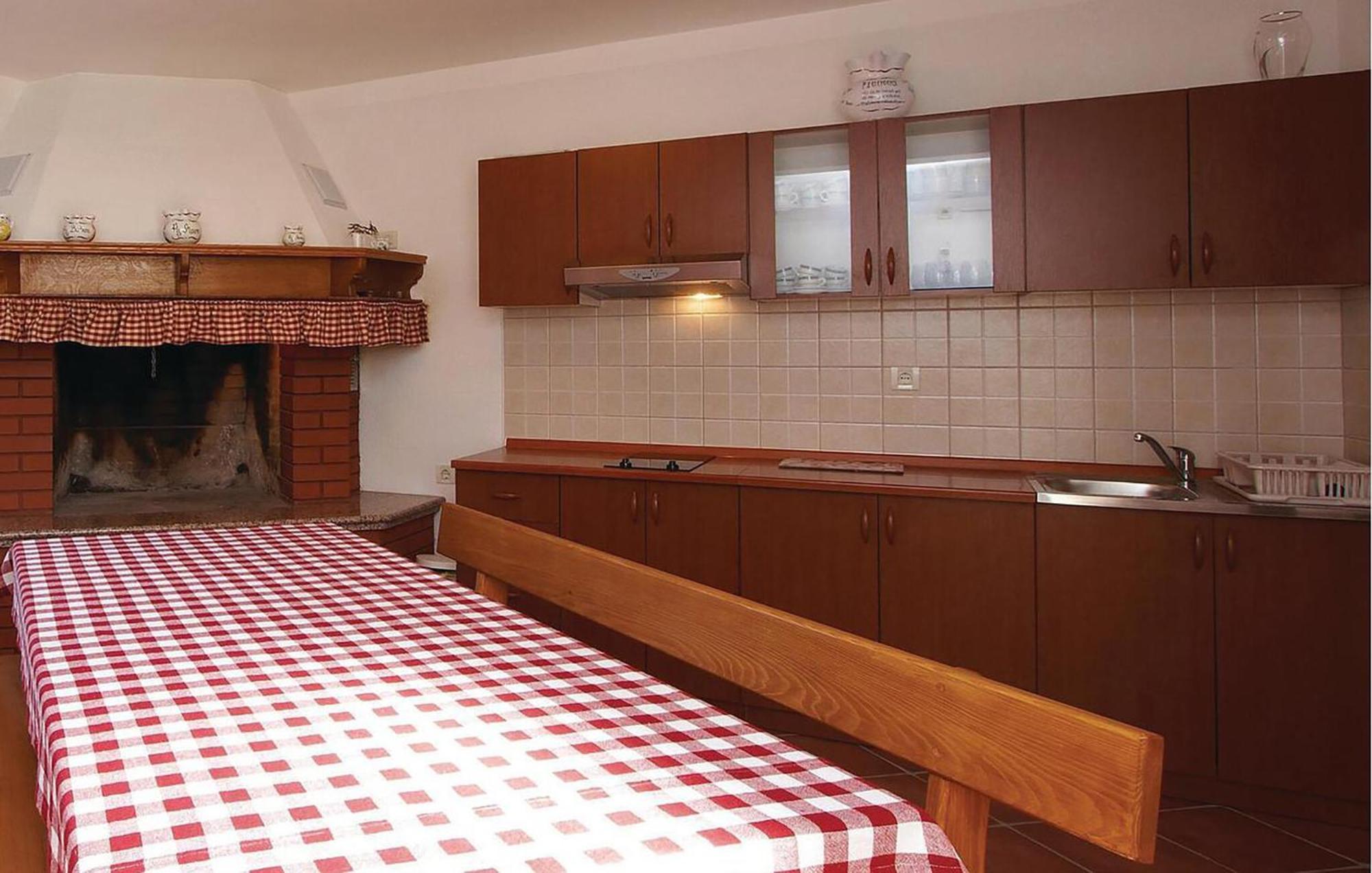 2 Bedroom Awesome Apartment In Plomin Dış mekan fotoğraf