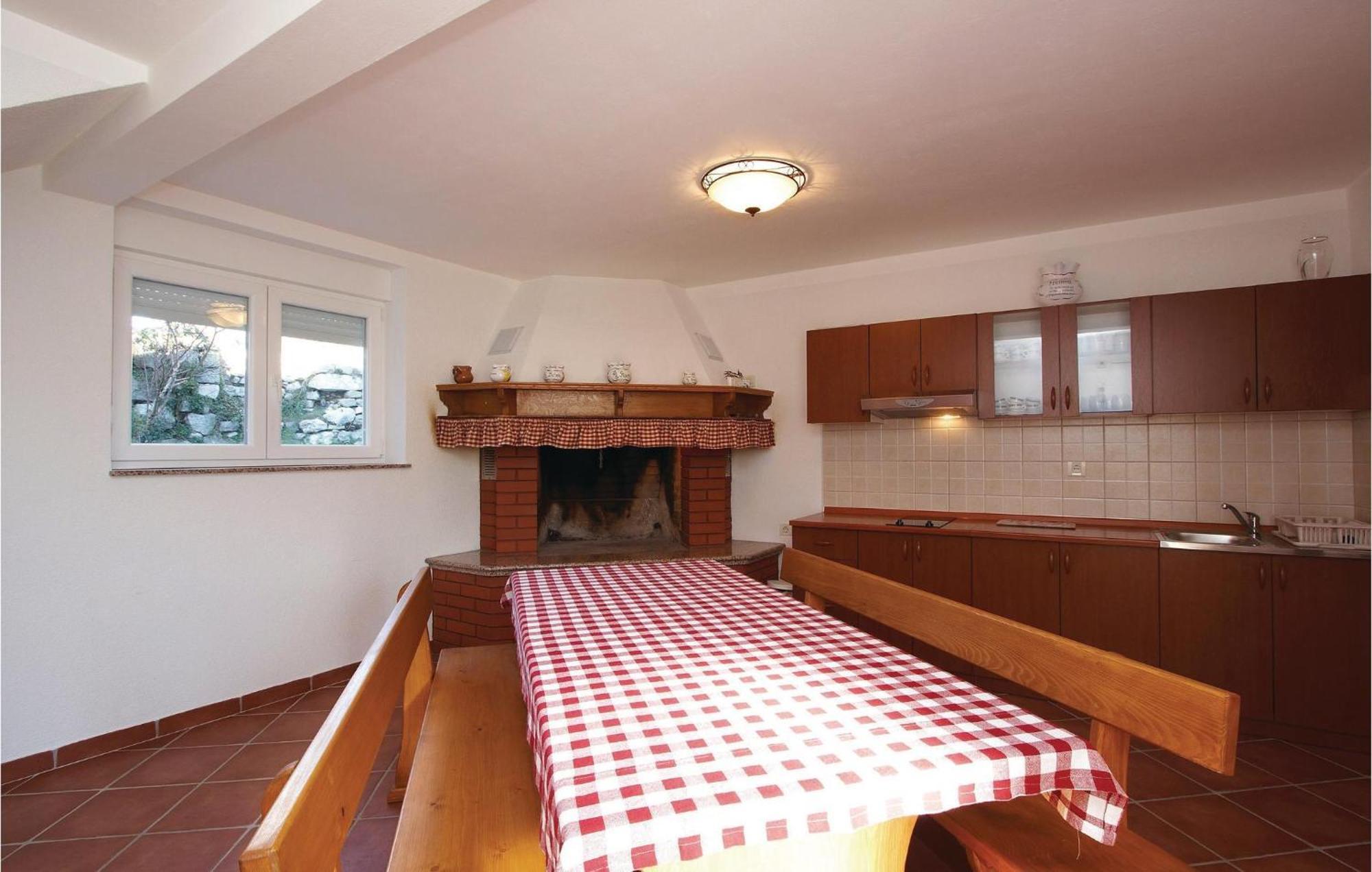 2 Bedroom Awesome Apartment In Plomin Dış mekan fotoğraf