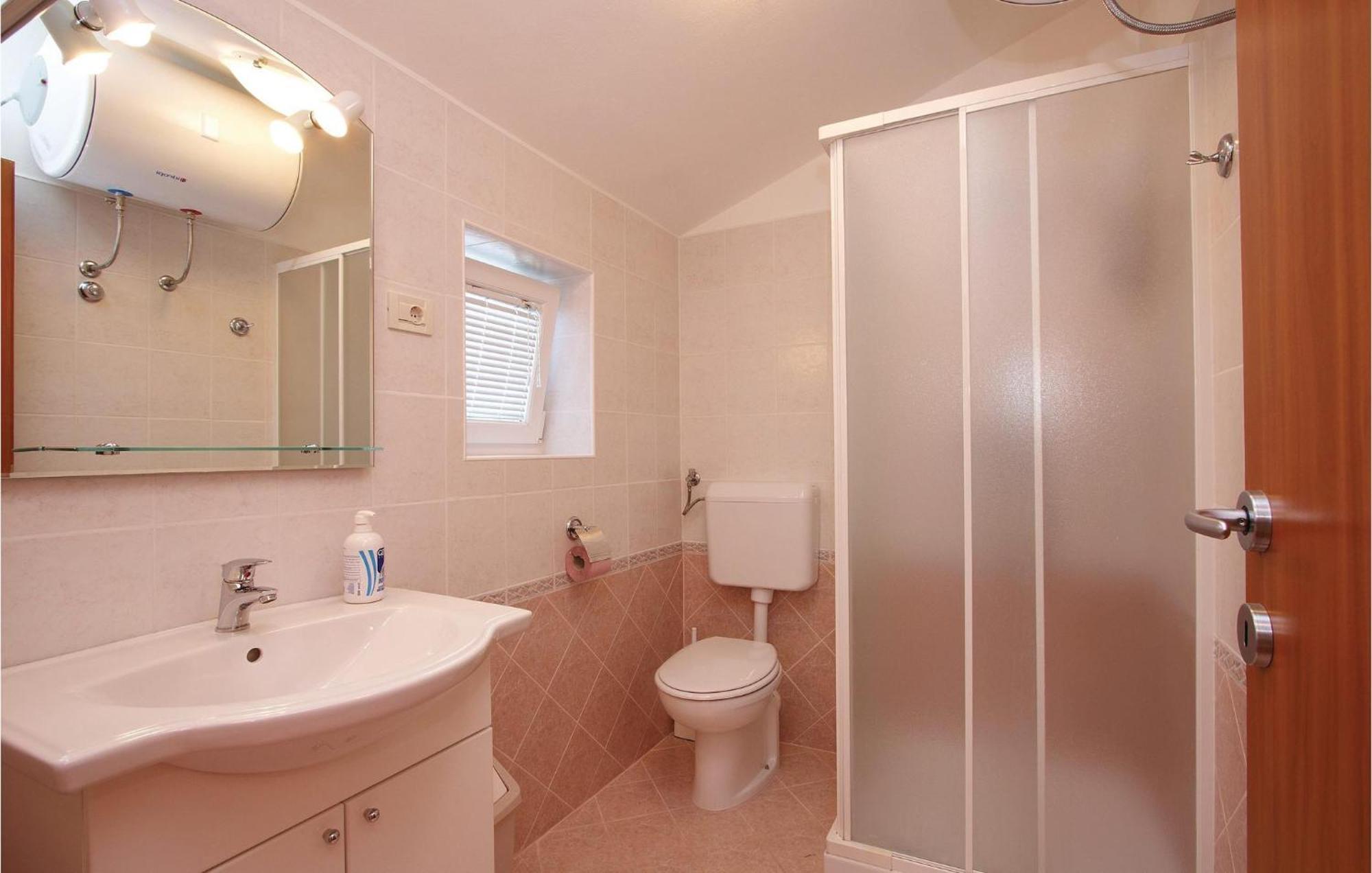 2 Bedroom Awesome Apartment In Plomin Dış mekan fotoğraf