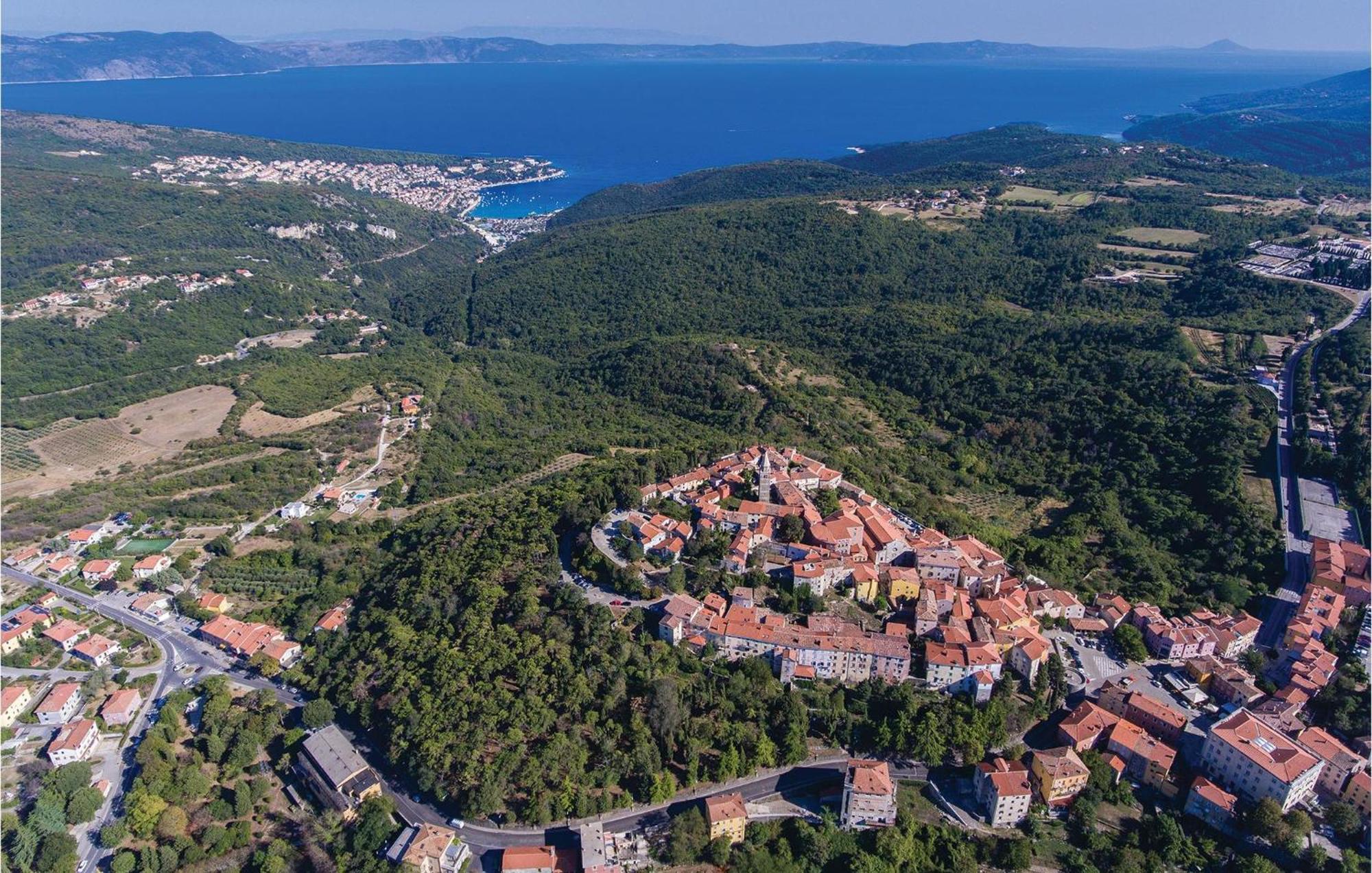 2 Bedroom Awesome Apartment In Plomin Dış mekan fotoğraf