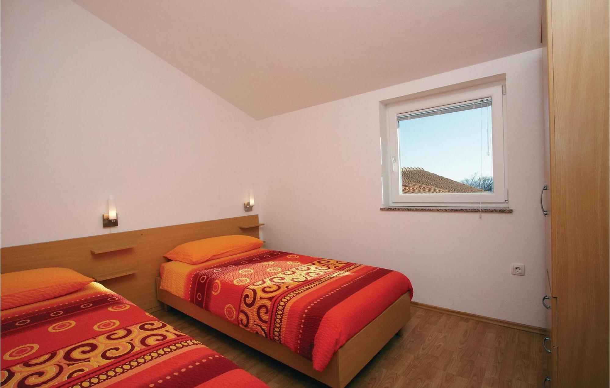 2 Bedroom Awesome Apartment In Plomin Dış mekan fotoğraf