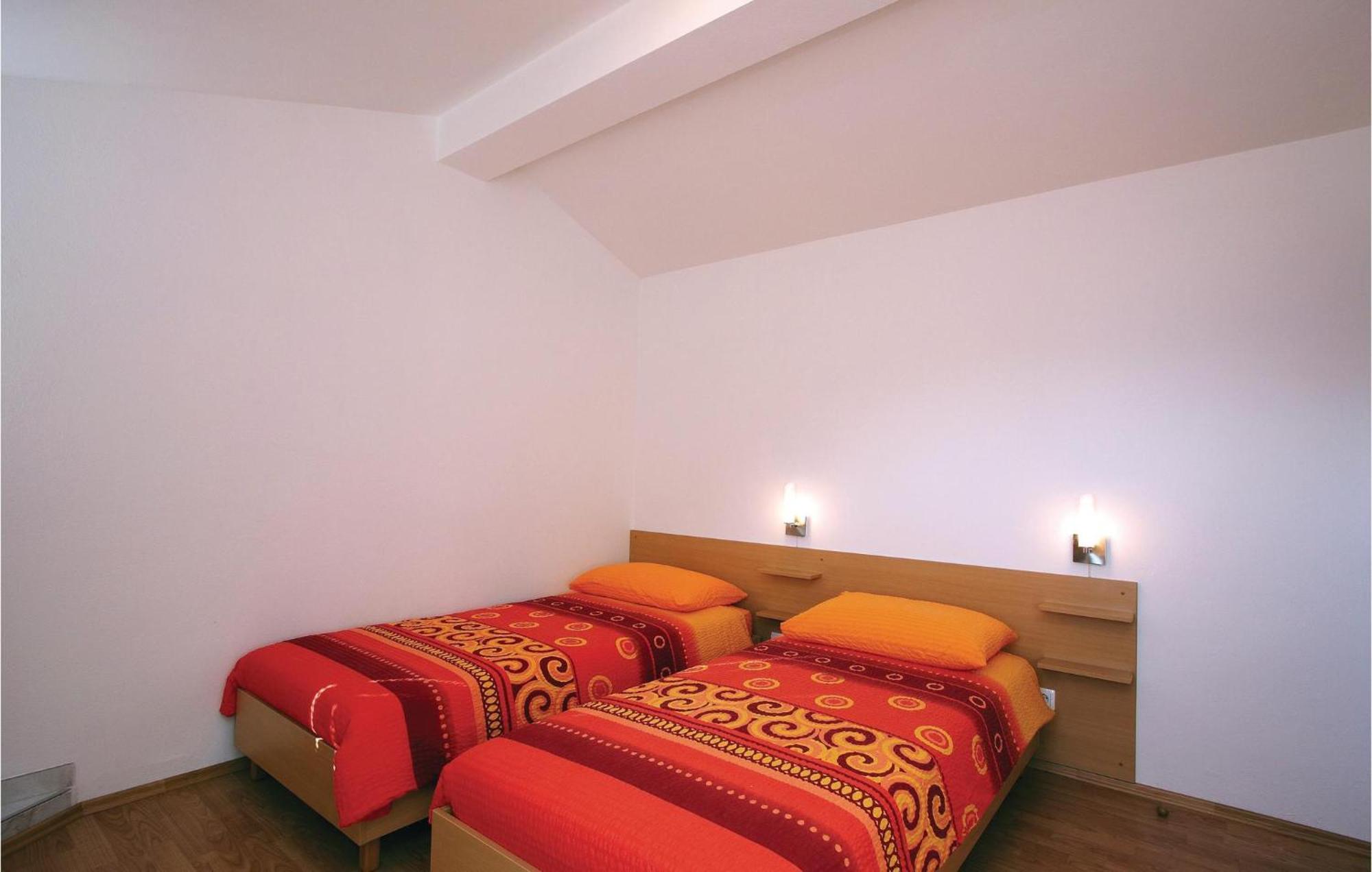2 Bedroom Awesome Apartment In Plomin Dış mekan fotoğraf