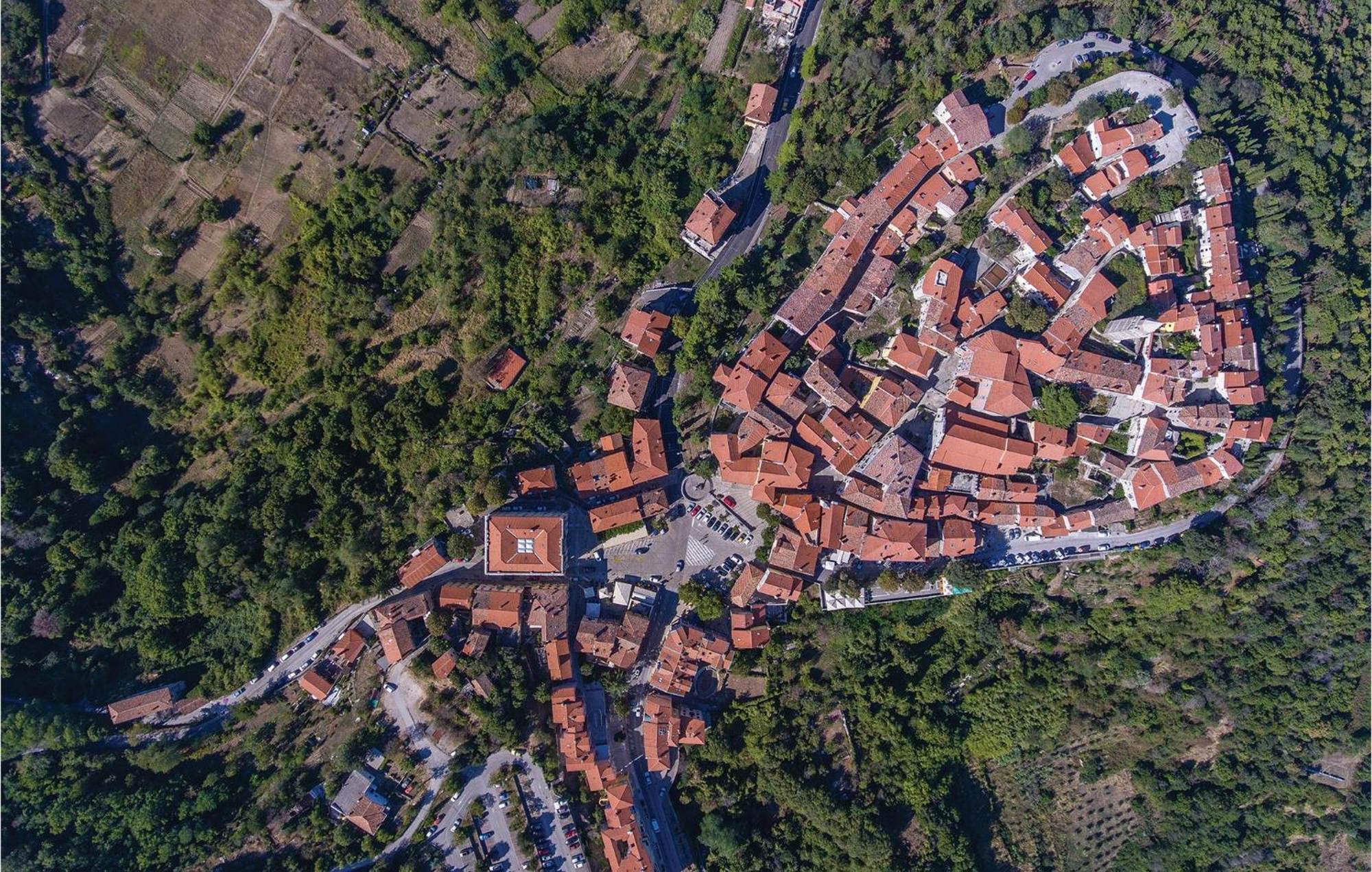 2 Bedroom Awesome Apartment In Plomin Dış mekan fotoğraf